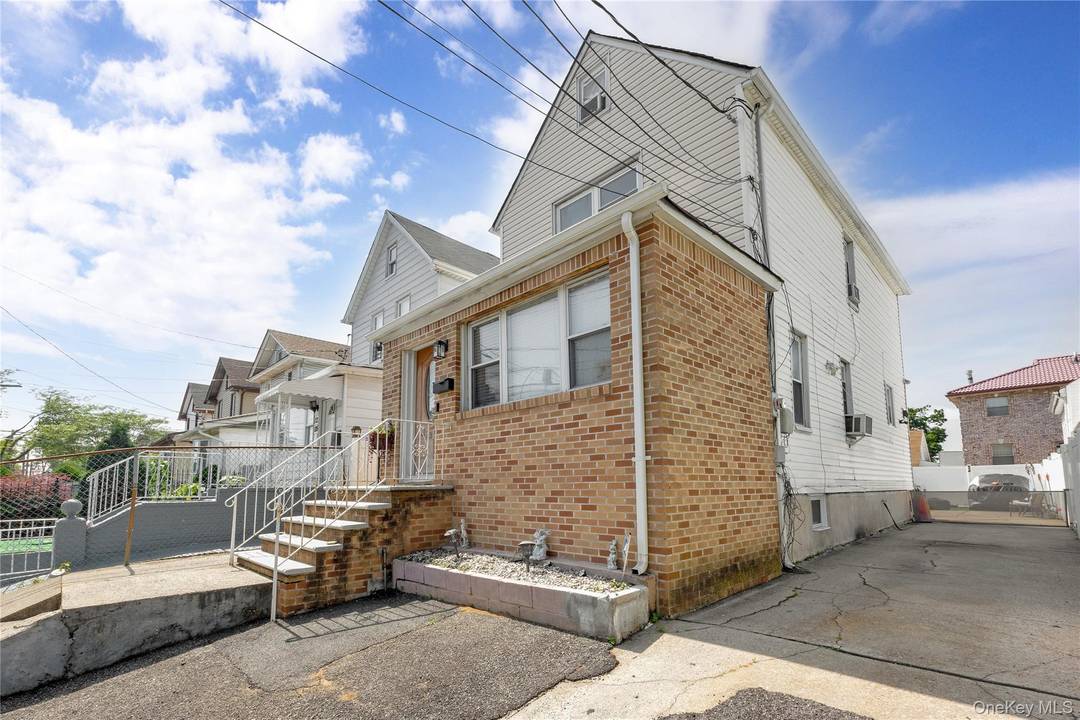 Spacious 1 Family home available in South Ozone Park !