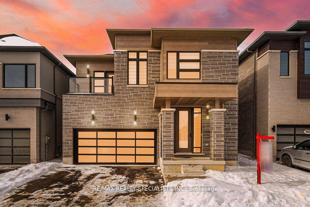 Absolutely stunning brand new 4 bed, 4 bath detached home in Brampton's prestigious Springdale area with 4 car parking !