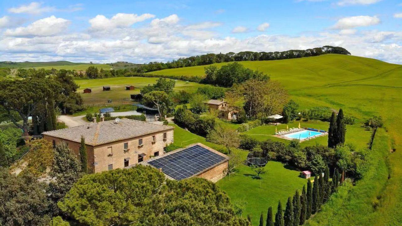 Farm with holiday house in Tuscany. Farmhouse agricultural estate in the Crete Senesi area Province of Siena, property with pool outbuilding and land