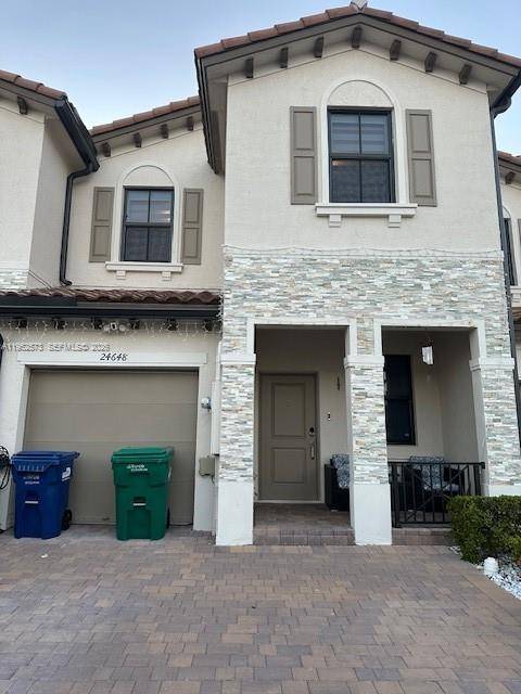 Beautiful 4 bed, 2. 5 bath corner unit townhouse in Corsica by Lennar.