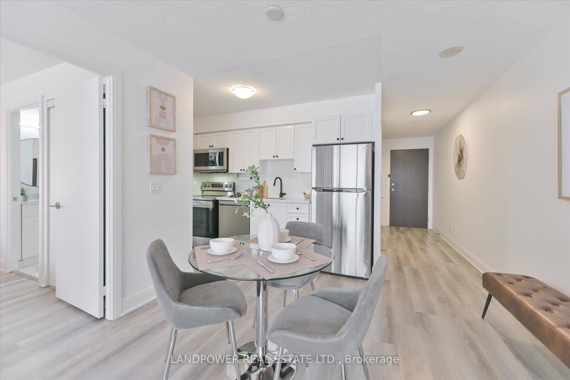 Stunning, Upgraded amp ; Renovated Modern 1 Bedroom Unit With Unobstructed South East Views At Solaris 1 Built By Tridel This Unit Offers Open Concept Layout With Spacious Bedroom amp ...