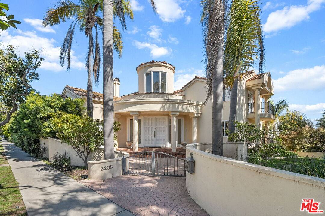 2202 San Vicente Blvd 5BR Santa Monica La