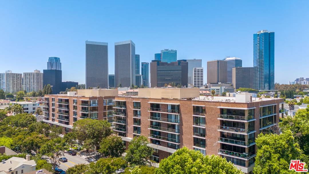 211  S Spalding Dr 2BR Beverly Hills La