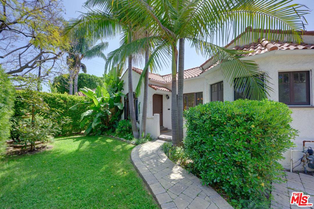 8704   Ashcroft Ave 2BR Beverly Grove La