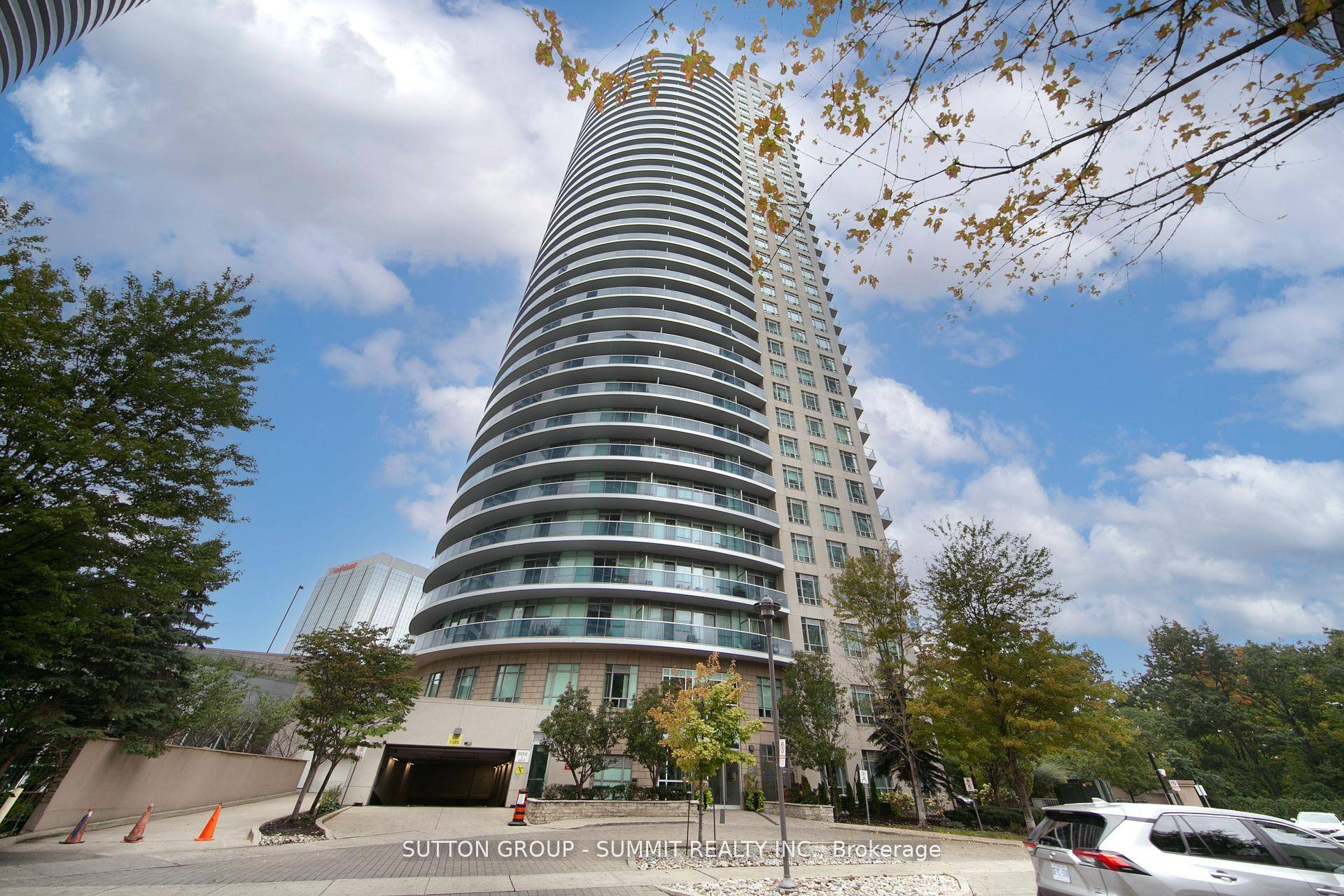 Beautiful Luxurious Living In The Heart Of Downtown Mississauga.