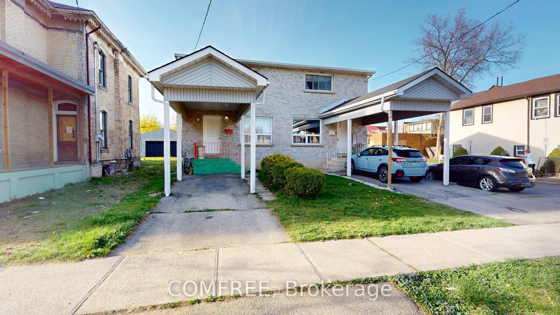 Welcome to this freehold home in good neighbourhood.