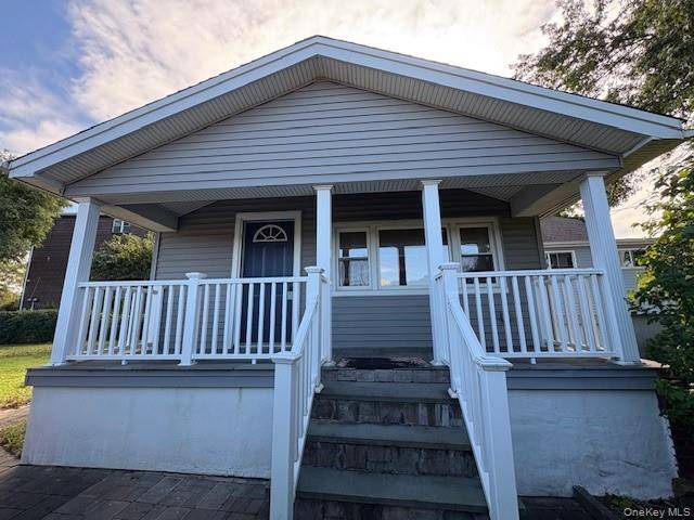 Fantastic 2Bdr 1Bth Craftsman Style 1300 Square foot Cottage ideally located at the top of a quiet cul de sac in the heart of Southeast Yonkers.