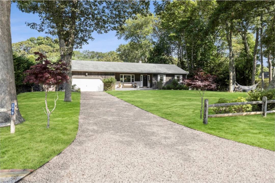 Sag Harbor 3 Bedroom Great Location With Waterviews!