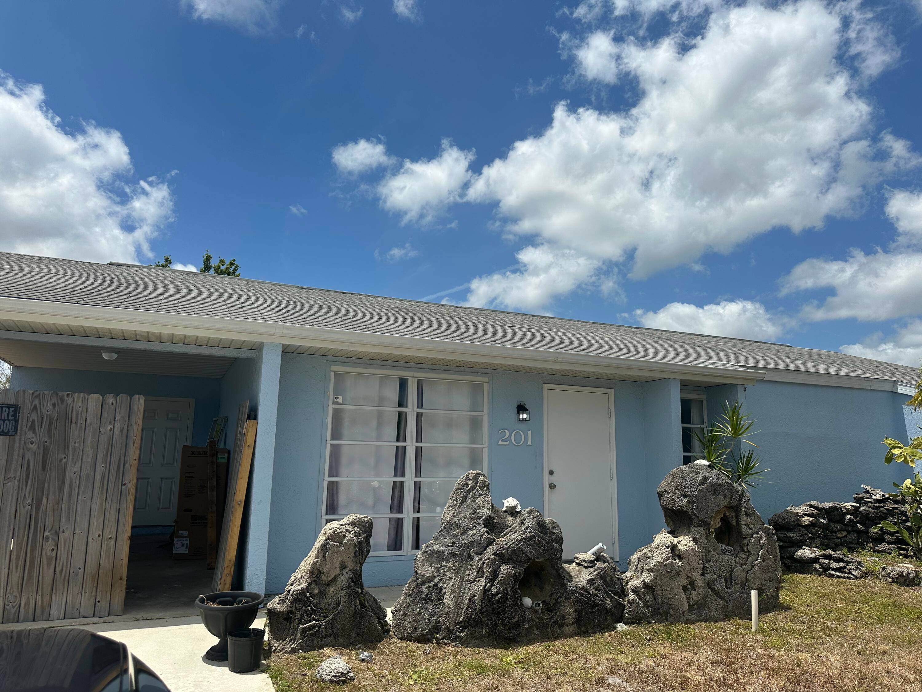 FIRST TIME HOME BUYER or GREAT RENTAL INVESTMENT POTENTIAL.