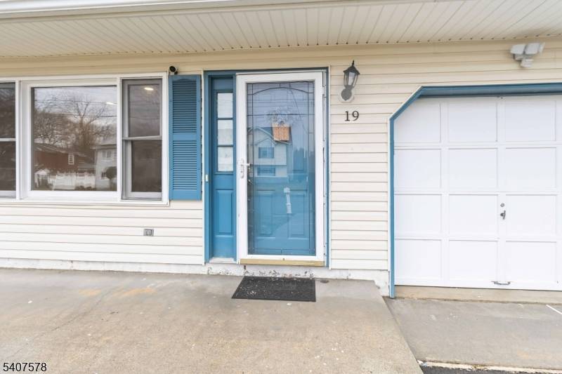 Fully renovated and luxurious 4 bedroom, 2.