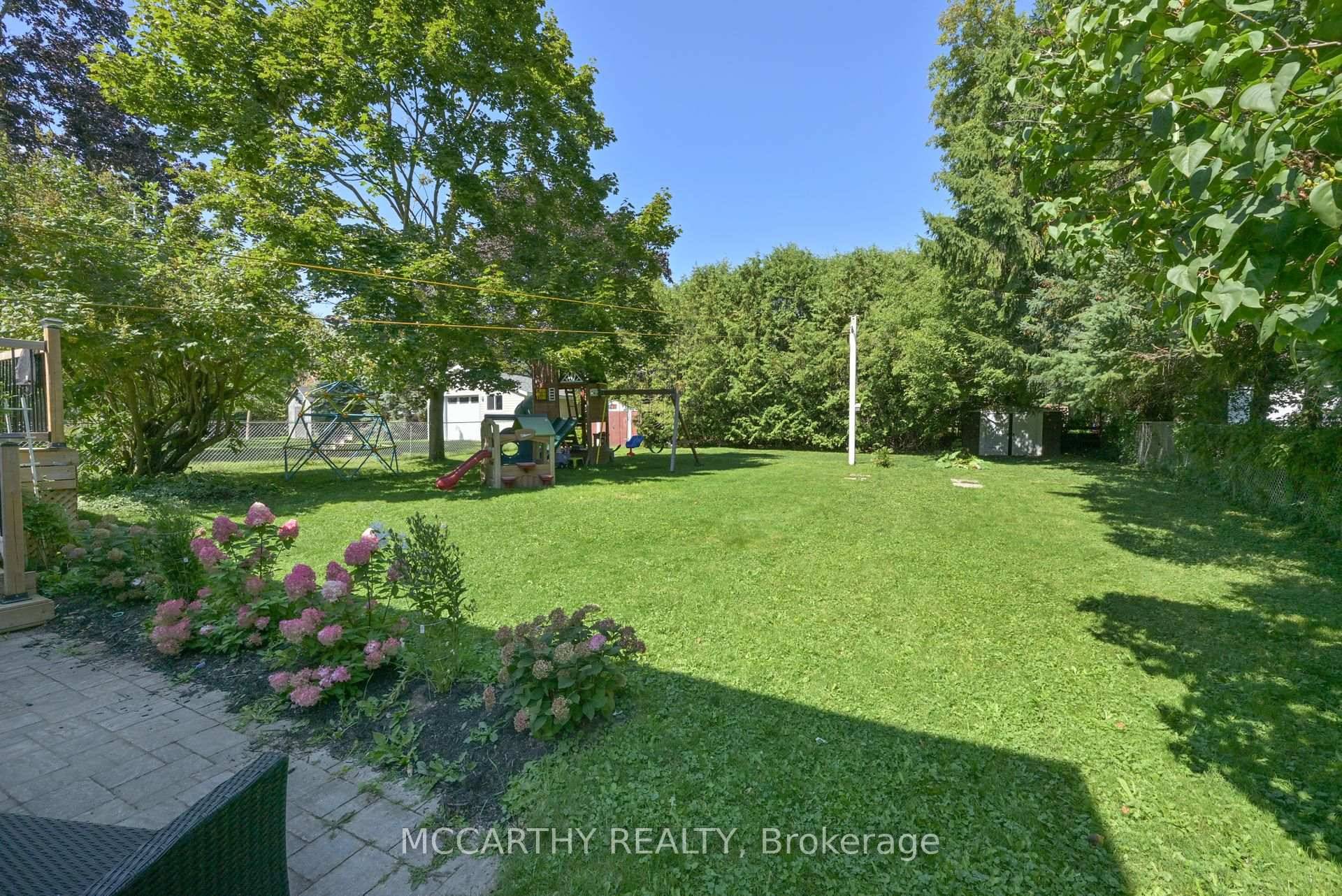 Fall in Love with This Spacious amp ; Stylish Home in the Heart of Shelburne !