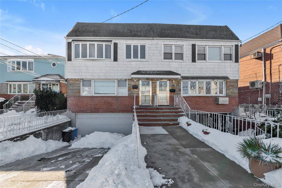 Prime Area In Whitestone, Sunny Semi Detached 2 Fam W.