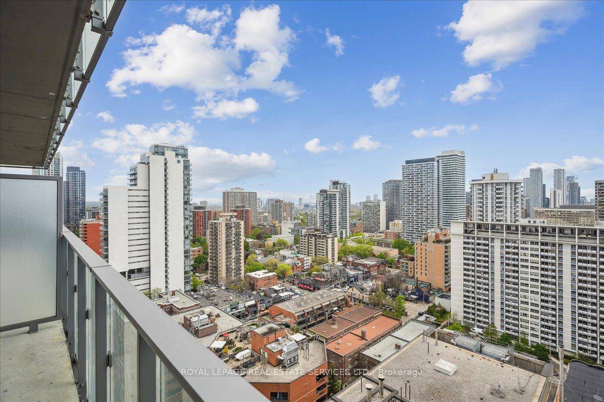 Stunning one bedroom one den condo in the vibrant heart of Downtown Toronto, just a minute's walk from Wellesley Subway Station and a parkette.
