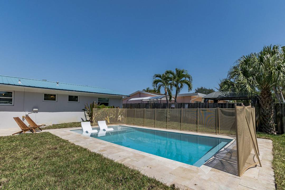 Fully furnished and set up yearly rental in the highly sought after Village of Tequesta.