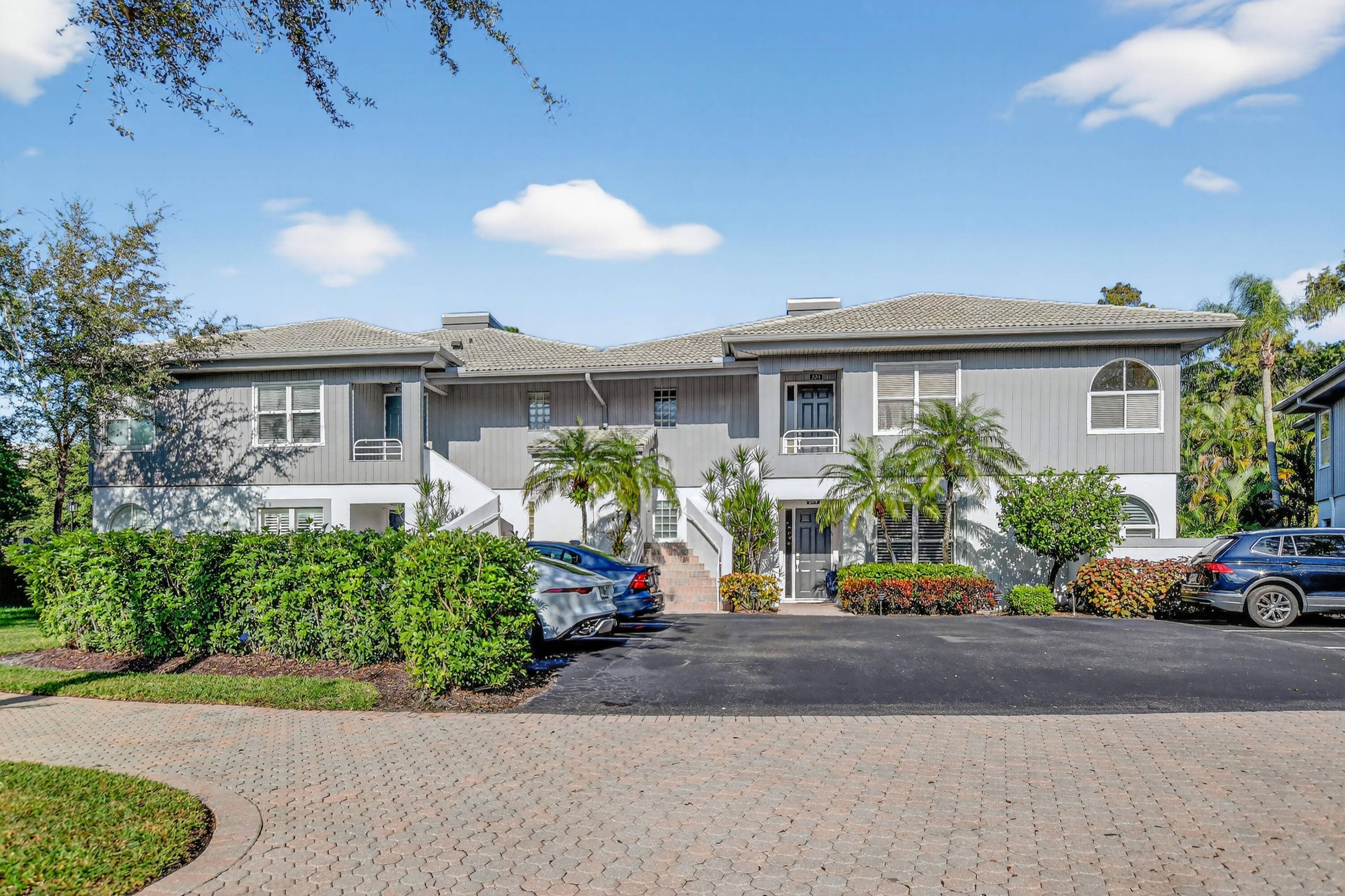 GORGEOUS CONDO WITH DESIREABLE WEST EXPOSURE, BEAUTIFULLY RENOVATED JUST 2 YEARS AGO.
