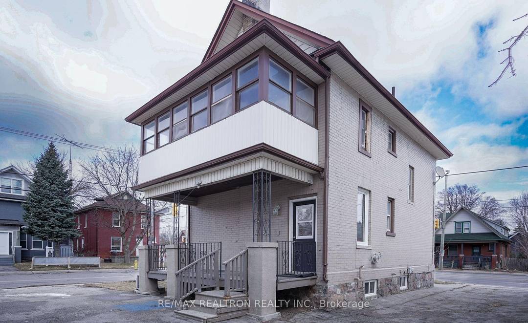 Large Legal Duplex With 2 Levels of Rentable Space in Prime Oshawa Location !