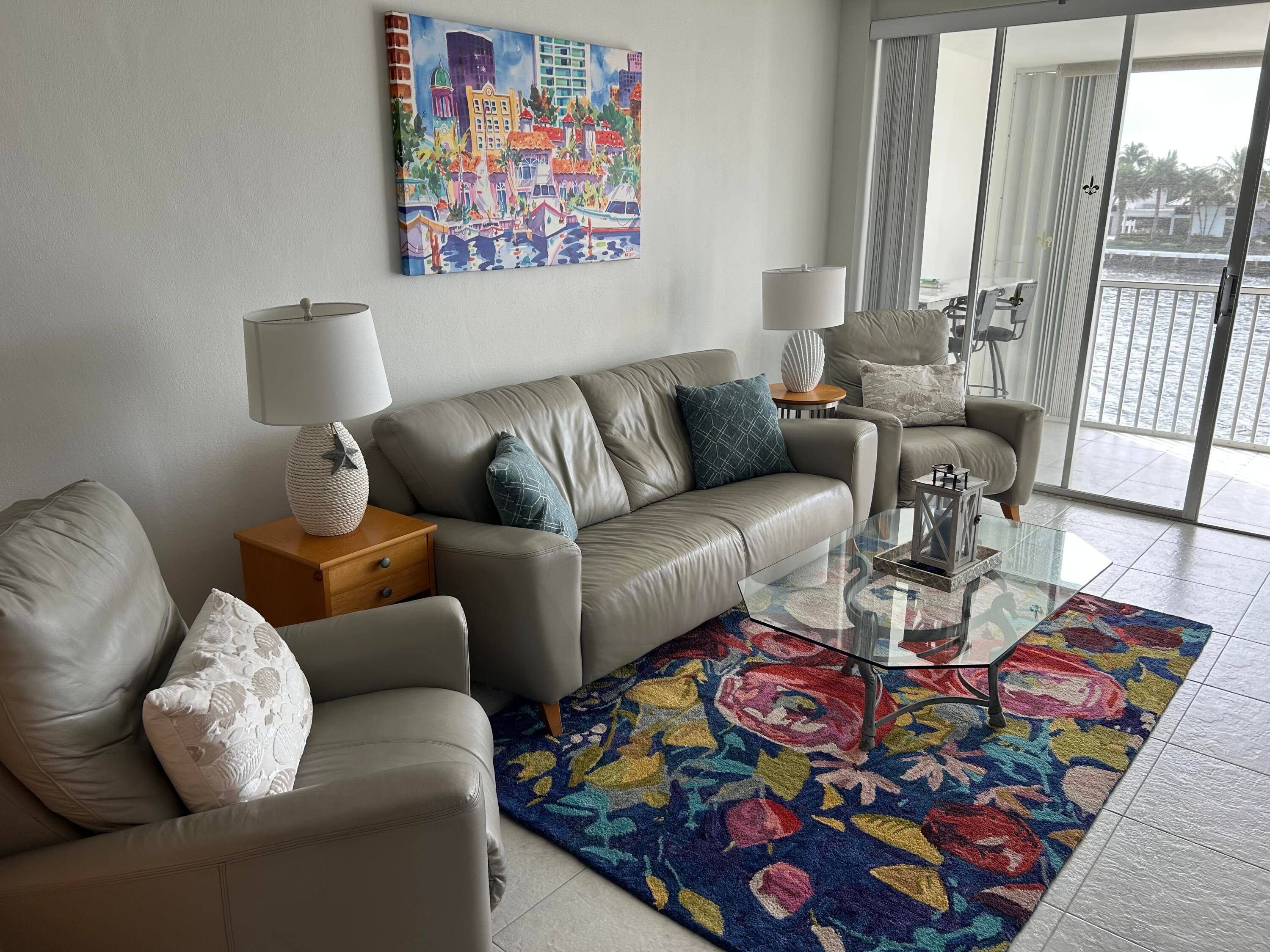Renovated unit facing the intercoastal with a perfect Sunset views !