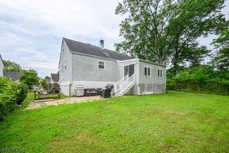 Come see this beautiful house ready to turn into the home of your dreams !