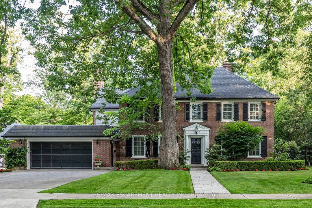 Some homes simply have a feelinga sense of grace, comfort, and quiet joy that welcomes you the moment you step through the front door.