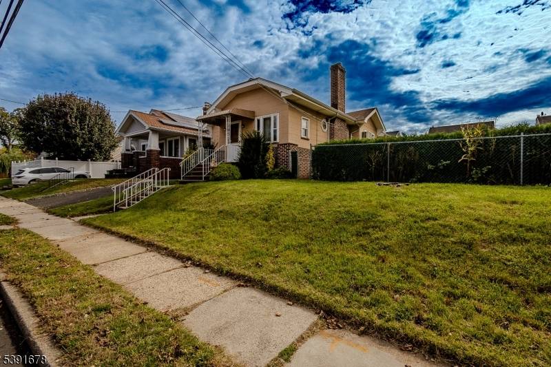 Welcome to this lovely ranch style home perfectly positioned on a spacious 80X100 Lot in the desirable Sunnyside section of Linden.