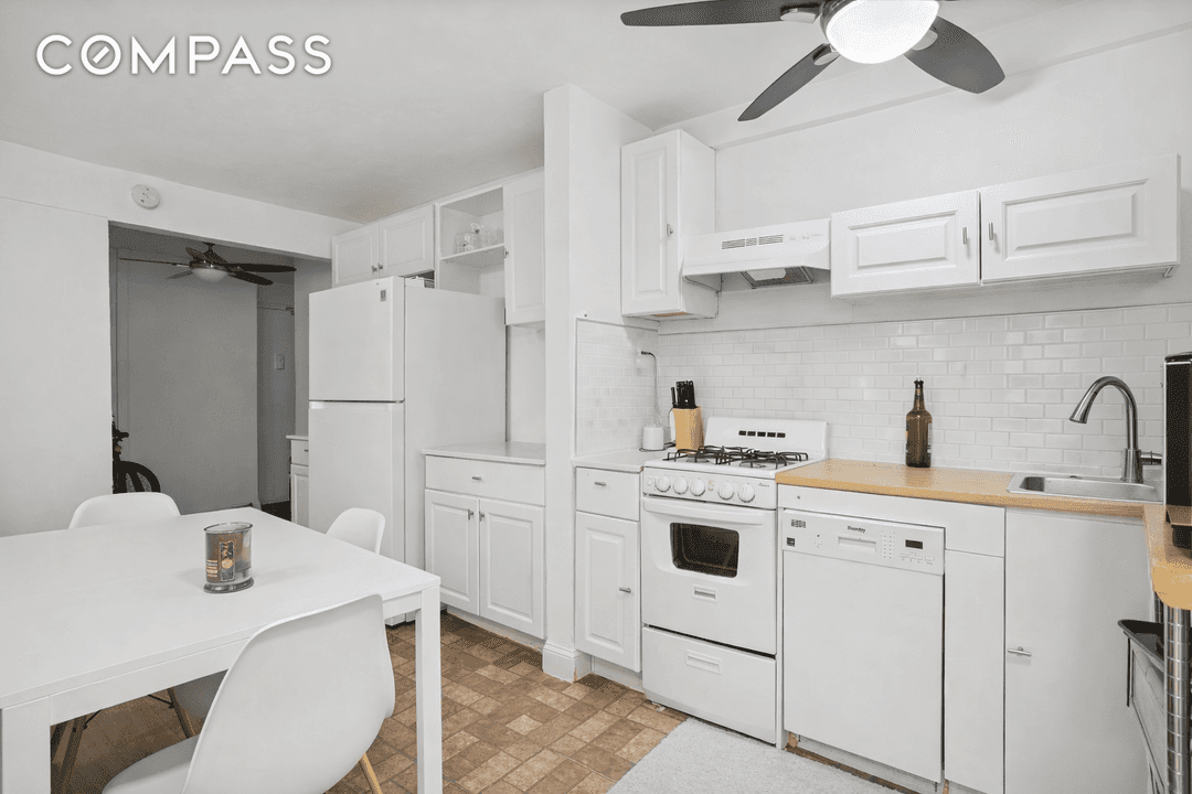 Welcome to Residence 4C at 141 East 55th Street, a thoughtfully designed one bedroom, one bathroom home with a study, home office, or guest room offering a smart layout and ...
