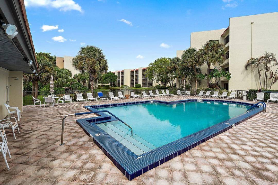 Available 1 1 27 4 30 27 Fully furnished amp ; appointed 3rd floor condo in elevator building.