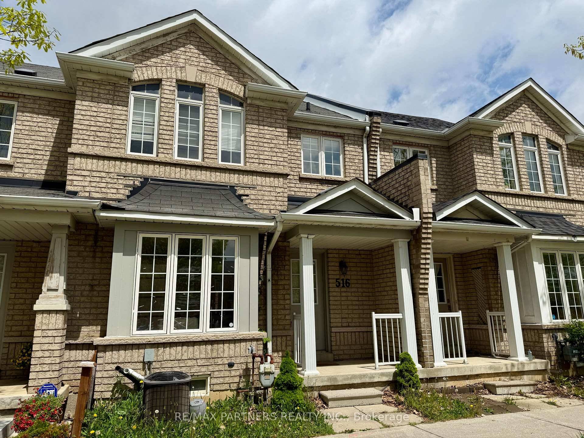 Facing a Park Beautiful Freehold Townhouse in Prime Markham Location !