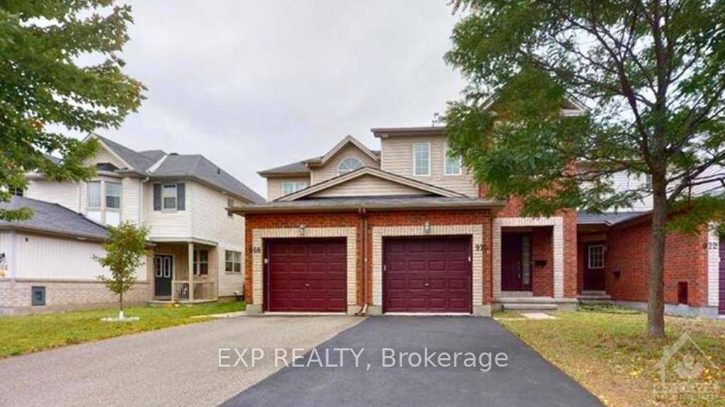 Welcome to this charming 3 bedroom, 3 bathroom home located in the desirable Morgans Grant community in South March, Kanata.