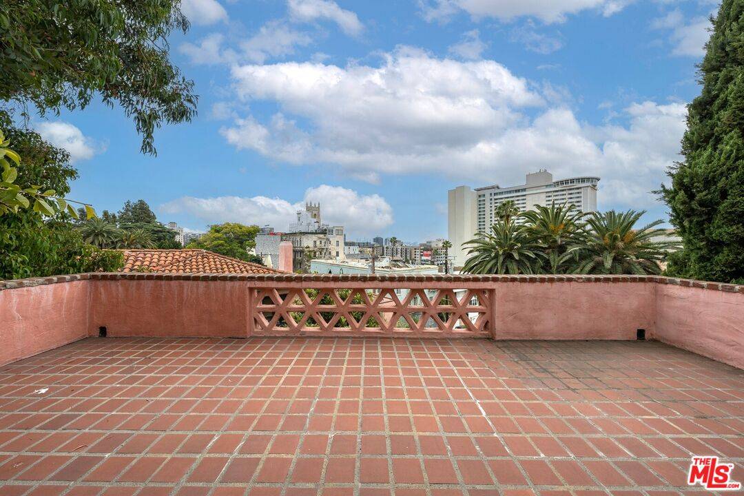 1903   Orchid Ave 2BR Hollywood Hills East La