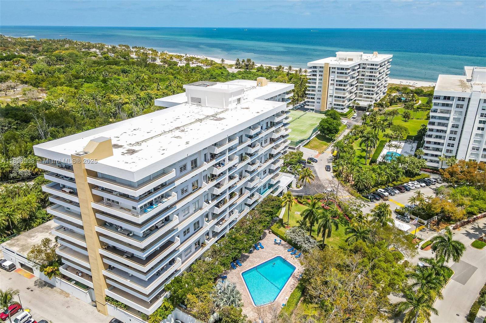 Completely remodeled 1 Bedroom, 2 Bath residence at Commodore Club West.