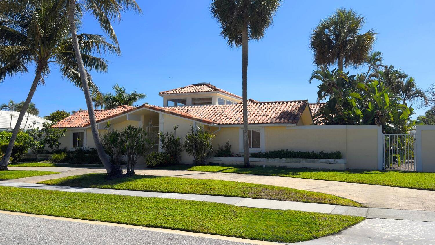Located in the highly desirable Point Manalapan neighborhood, this prime property presents an exceptional opportunity to build your dream home on this expansive almost 1 4 acre lot or enjoy ...