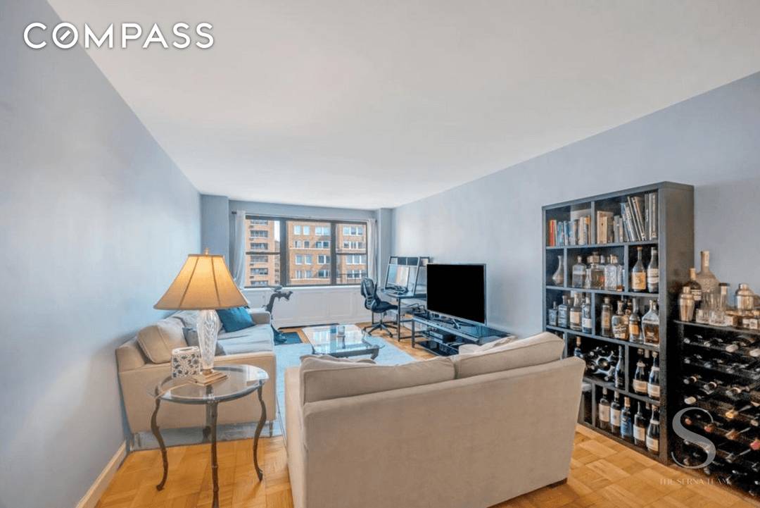 Nestled in the heart of the Upper East Side in Lenox Hill at 301 East 62nd Street, this stylish, updated one bedroom, one bathroom residence offers an exceptional blend of ...
