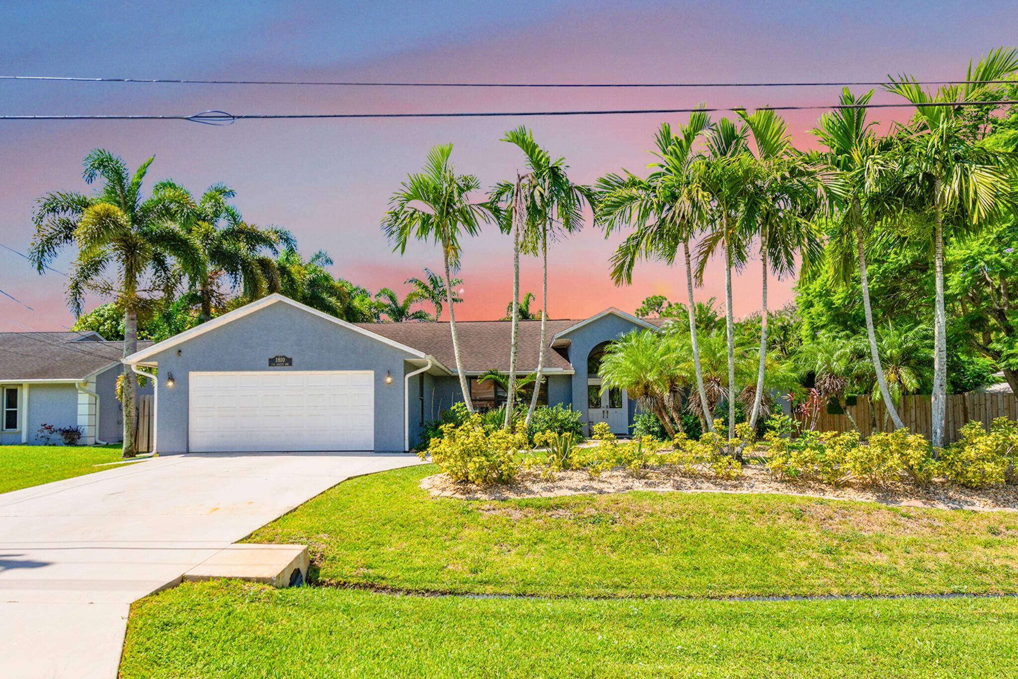 NO HOA ! DOUBLE LOT ! DETACHED GARAGE !