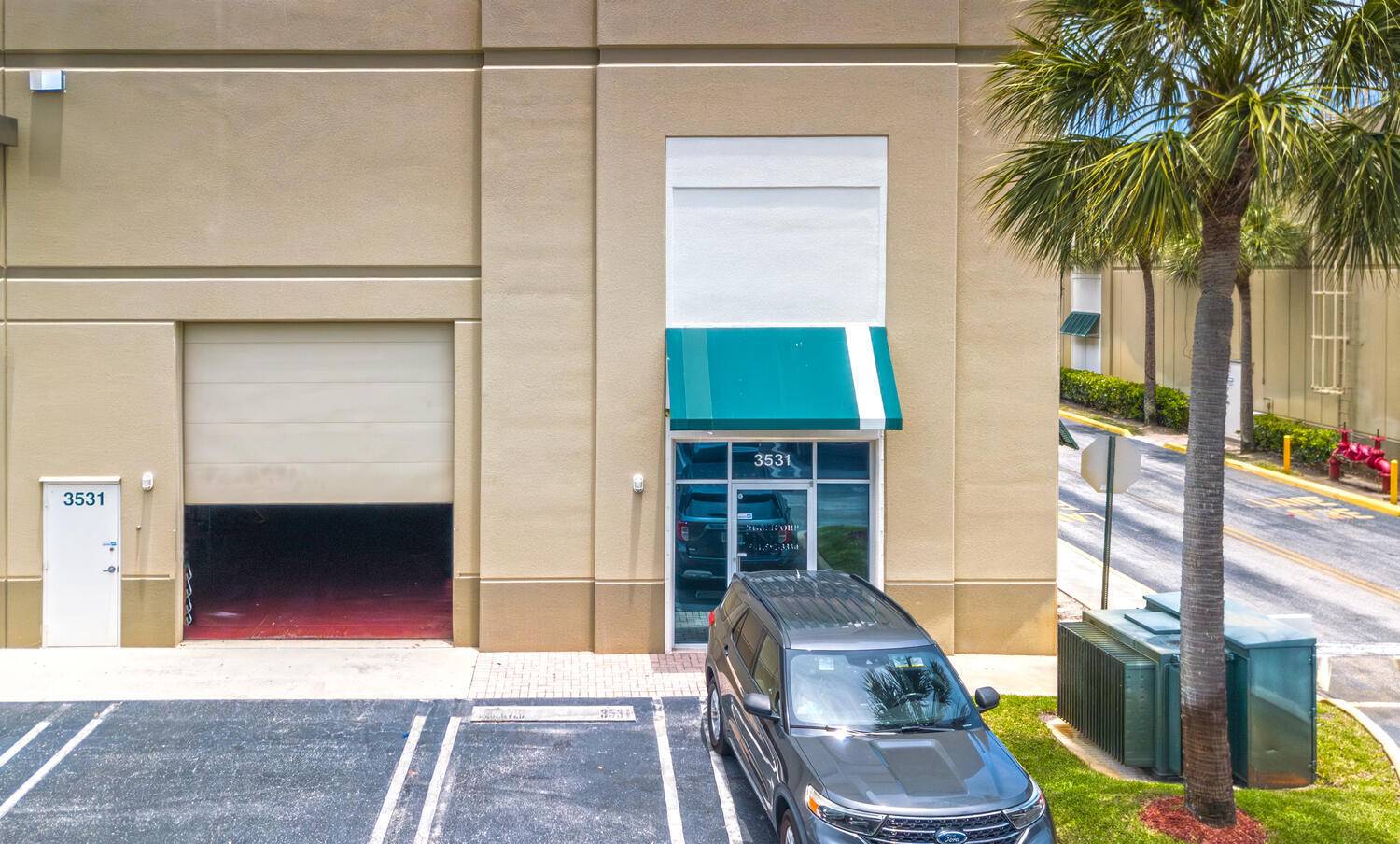 This 3455 square foot air conditioned warehouse investment opportunity offers strong cash flow from day one, making it an excellent choice for investors or business owners.