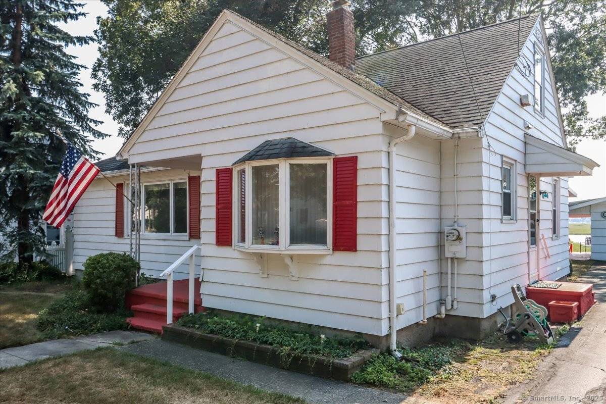 Situated in the quiet Rivercliff area of Milford with its treelined streets, this New England style Cape Cod home offers 180 degree views of the Housatonic river from your backyard ...