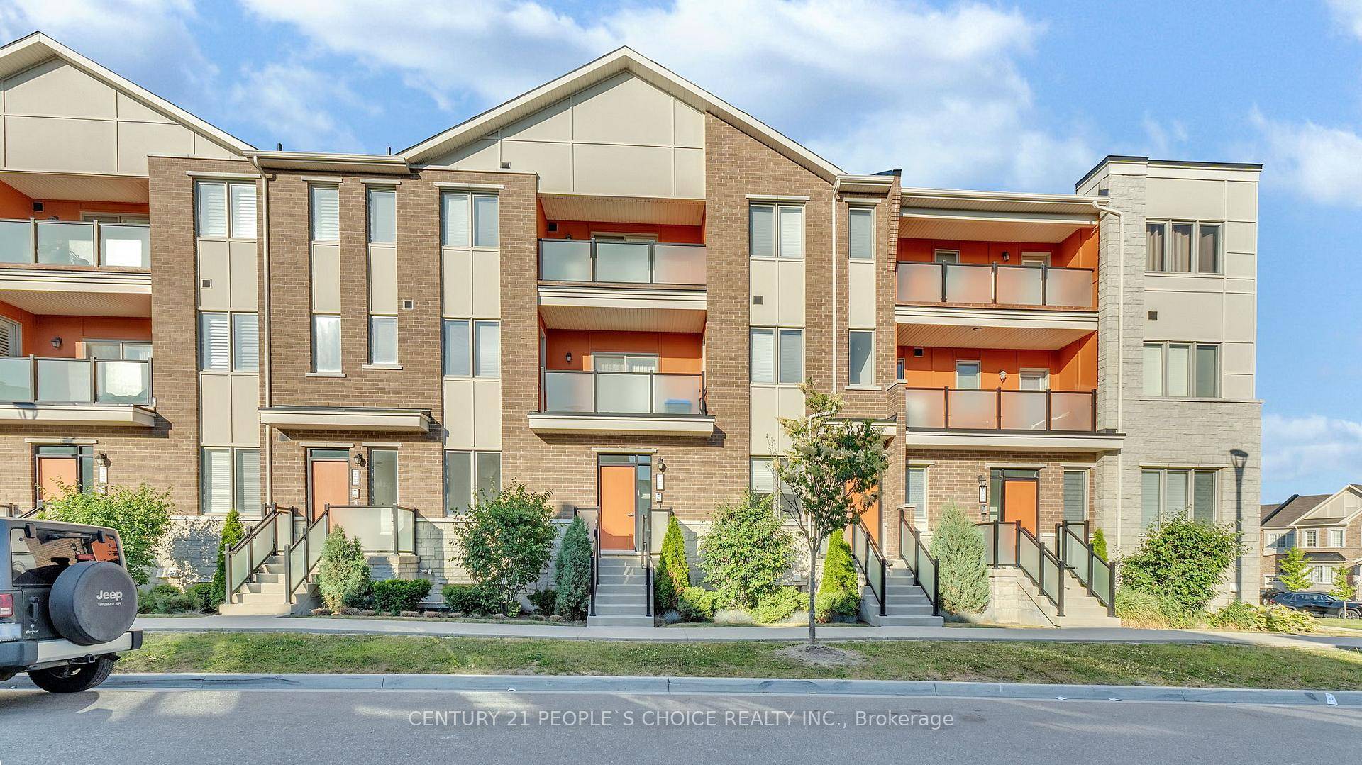 Welcome to this stunning Condo Townhouse home !