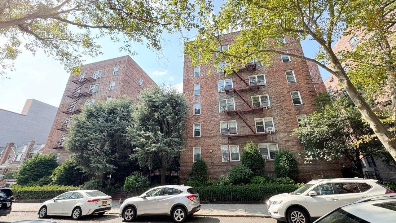 Downtown Flushing Prime Location, this large 2 bedroom unit offers both comfort and convenience.