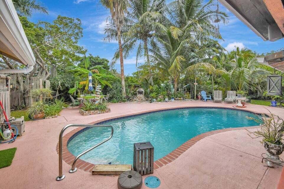 Brand New Roof 2025. Welcome to your very own tropical oasis !