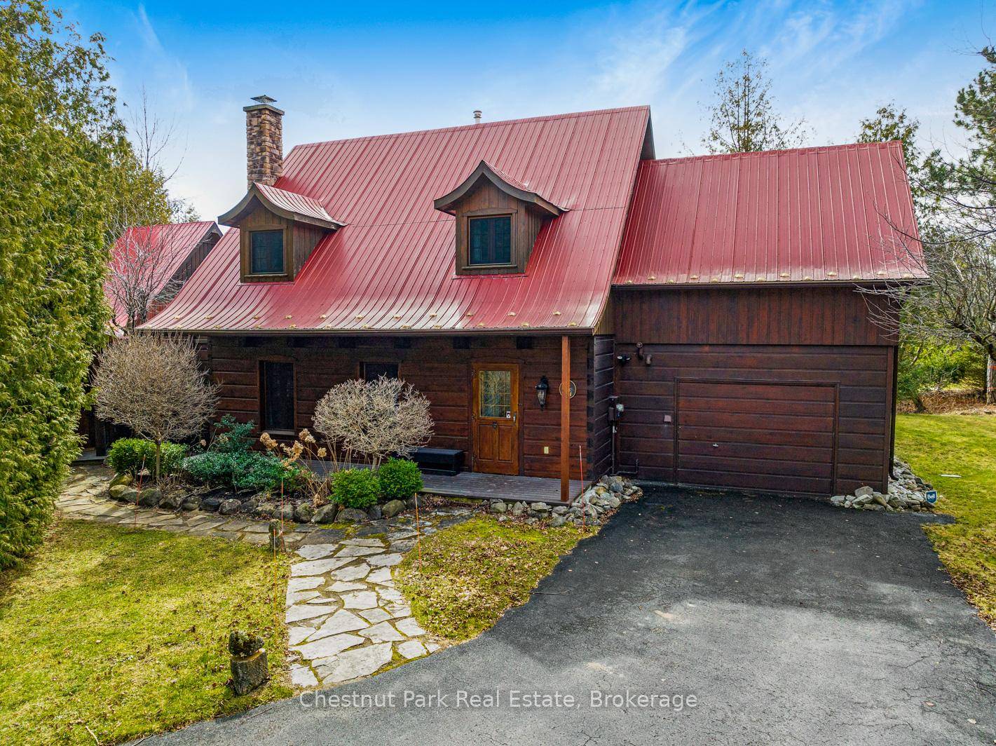 Seasonal rental available enjoy everything that Collingwood and Blue Mountain offers this time of year golfing, hiking, biking, boating, paddle boarding, swimming, shopping and dining !
