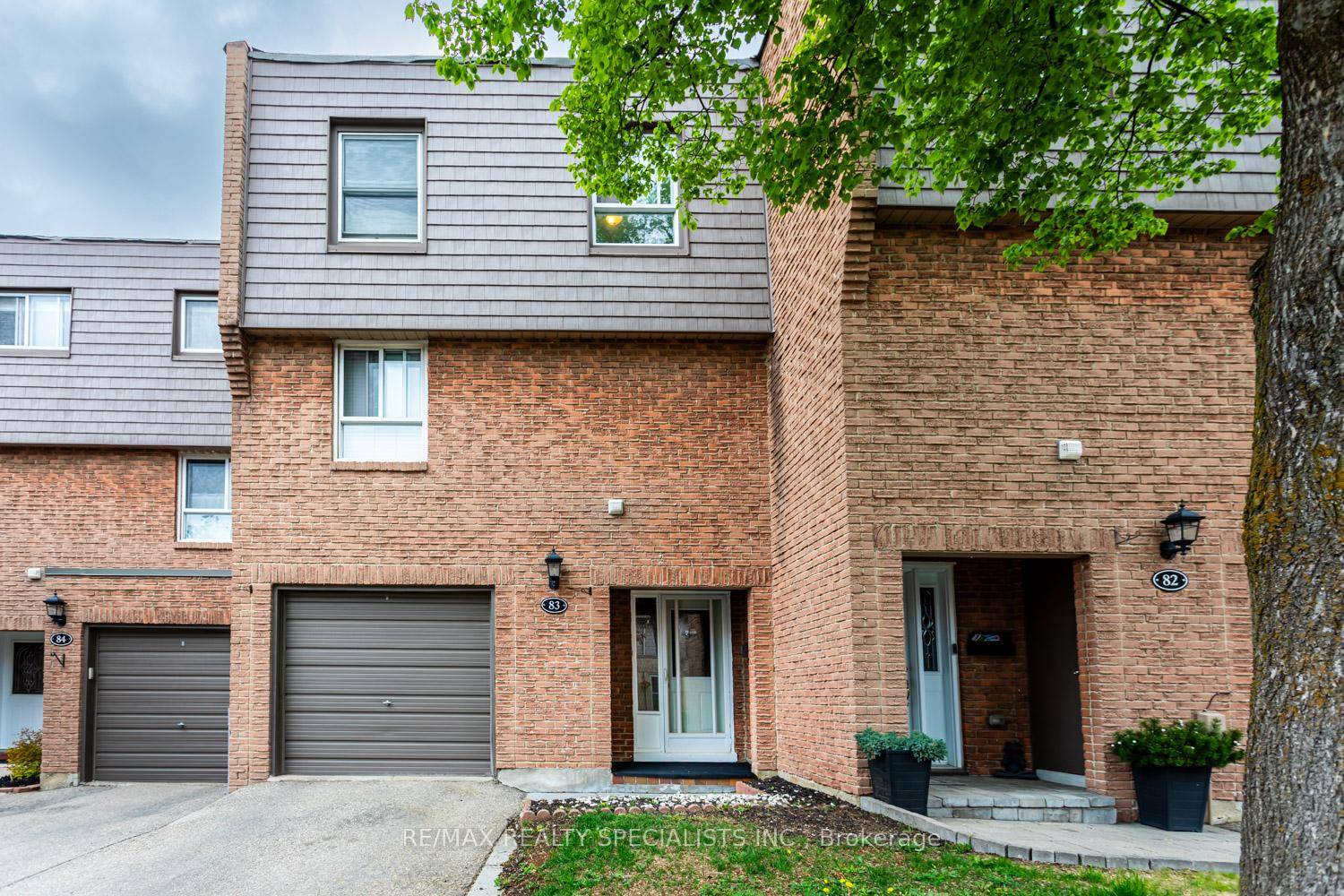 Elegant amp ; Fully Renovated Condo Townhouse in the Heart of Mississauga Impeccably maintained by the owner, this stunning 4 bedroom, 2 bathroom home has been thoughtfully updated from top ...
