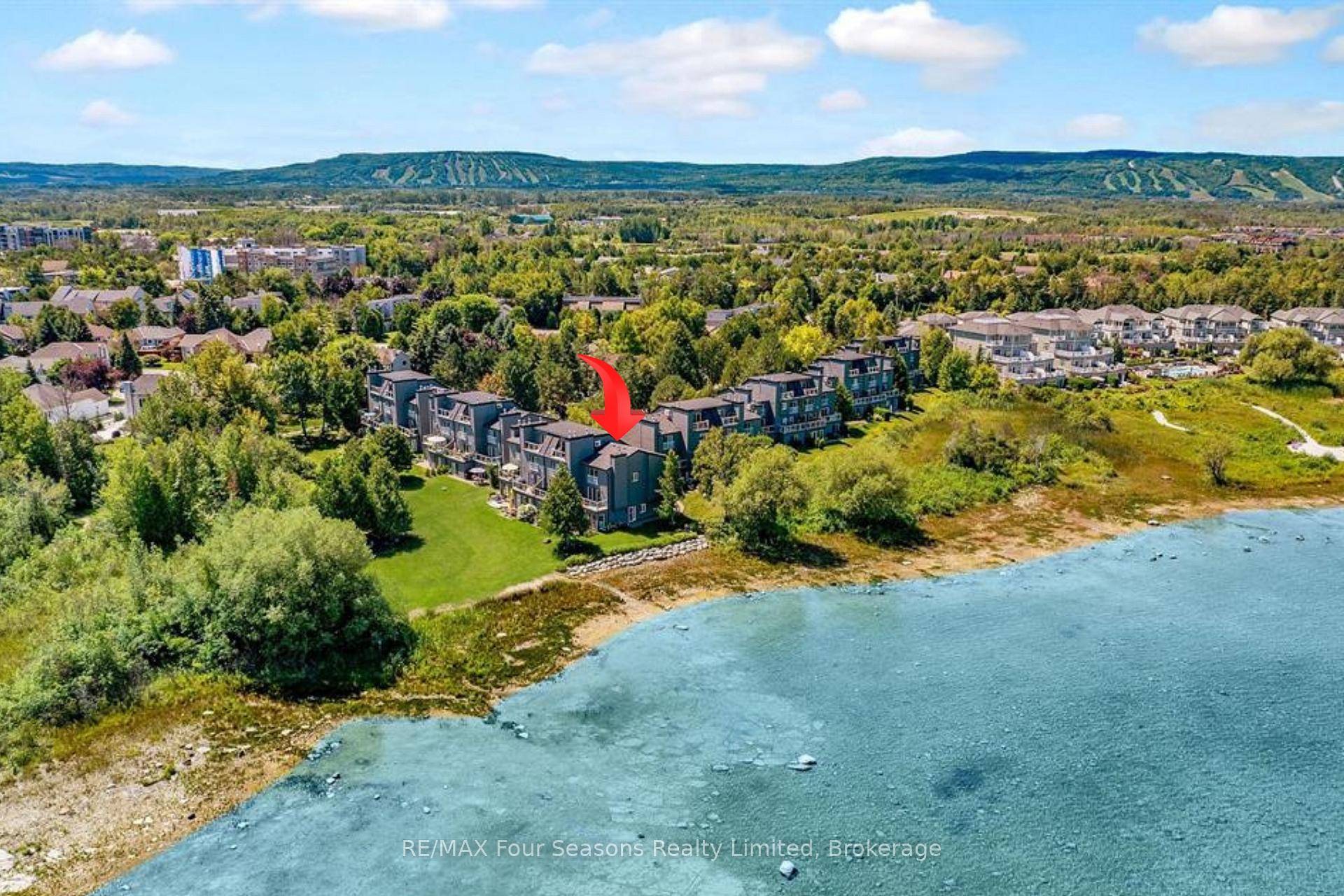 Georgian Bay Waterfront Corner End Unit Condo !