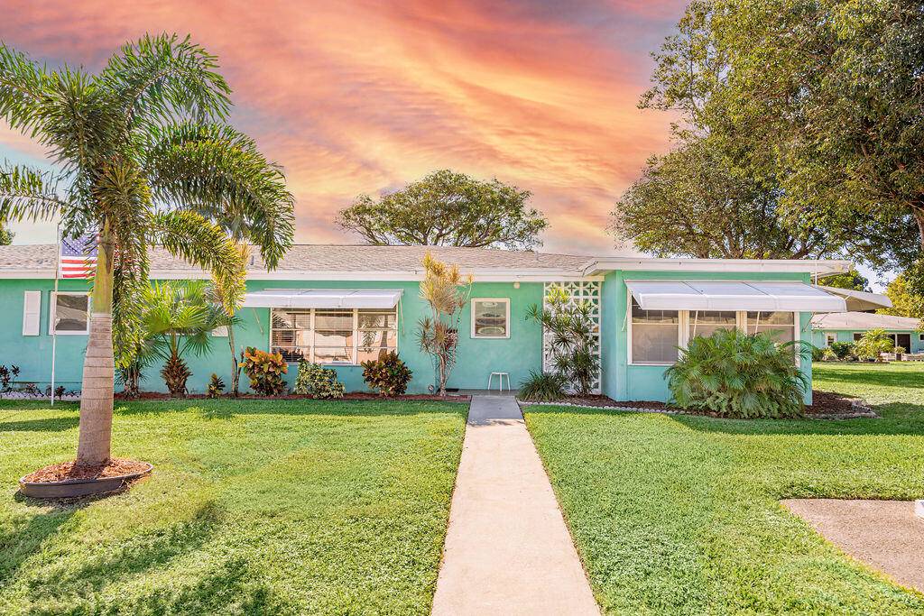 Welcome home to this lovely Villa in an Active Adult 55 community in Boynton Beach.