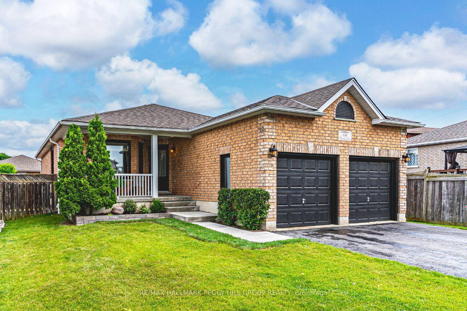MODERN TOUCHES, TIMELESS STYLE, amp ; ROOM TO GROW BARRIE BUNGALOW LIVING AT ITS BEST !