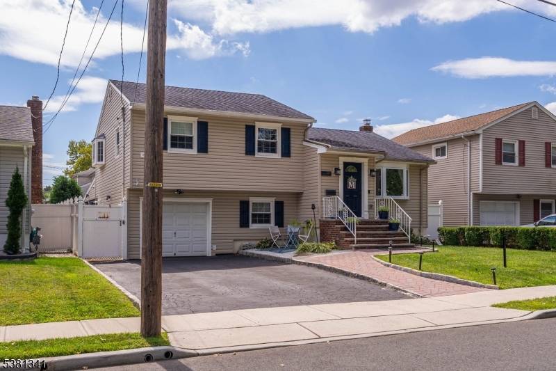 Welcome to the highly sought after Livingston neighborhood of Union !