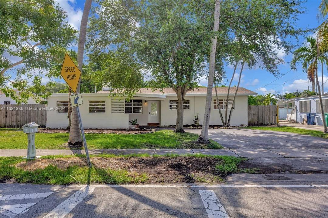 Welcome to this exceptional home near Pinecrest, The Falls shopping center, and top rated schools !