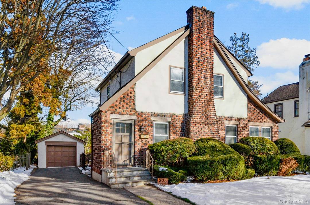 The wait is over ! Welcome to the perfect place to start the new year and a house you'll be thrilled to call home.