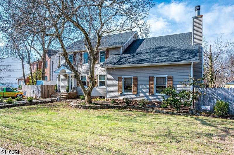 Welcome to 3788 Park Ave in Edison !