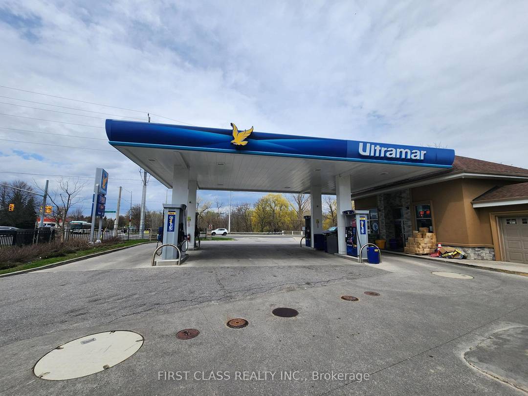Located in the heart of Whitby along the highly trafficked Dundas Street corridor, this Ultramar gas station offers a compelling investment opportunity backed by exceptional visibility and accessibility.