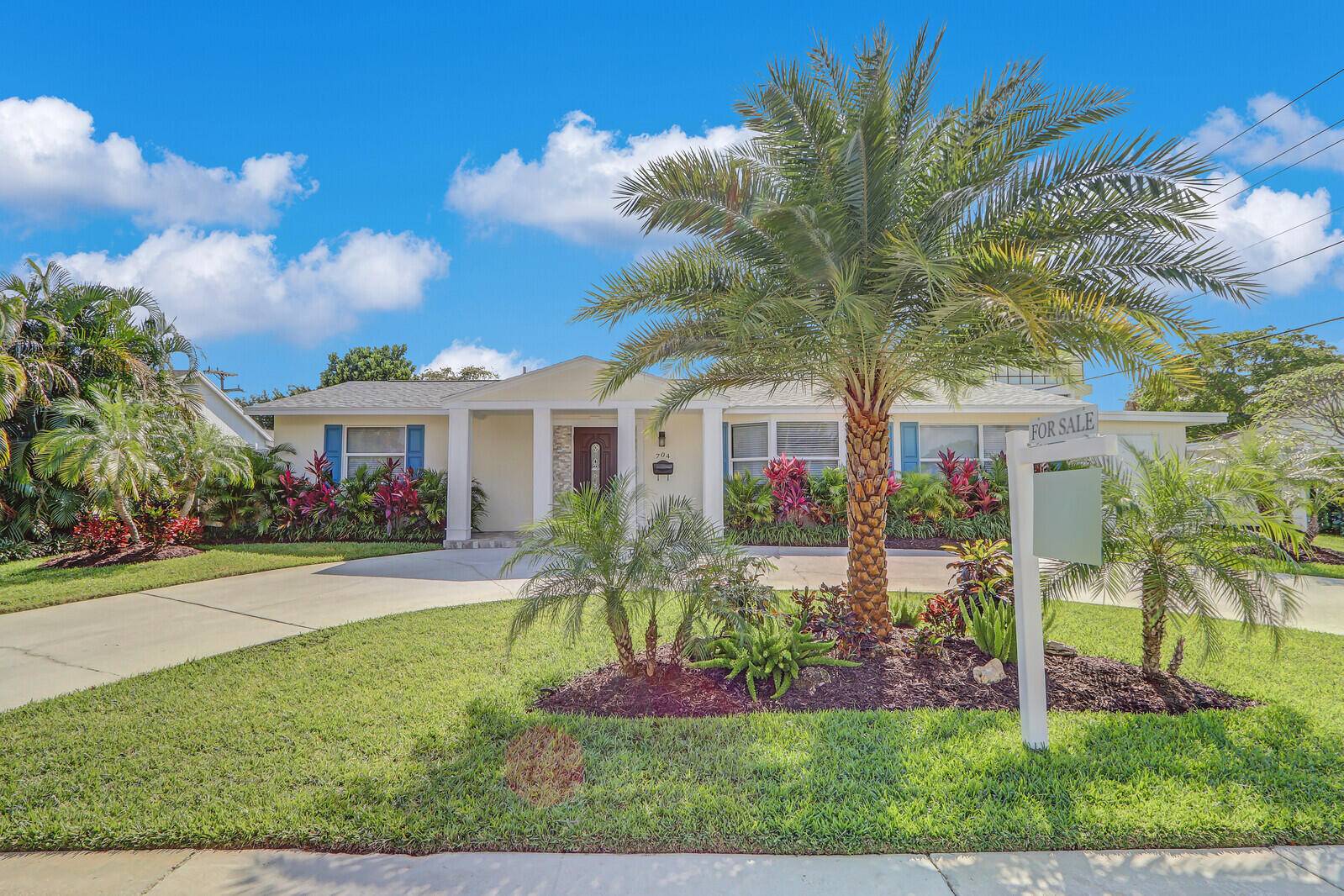 Lovely 4 Bedroom, 3 Bath Home with Private Swimming Pool in the Village of North Palm Beach.