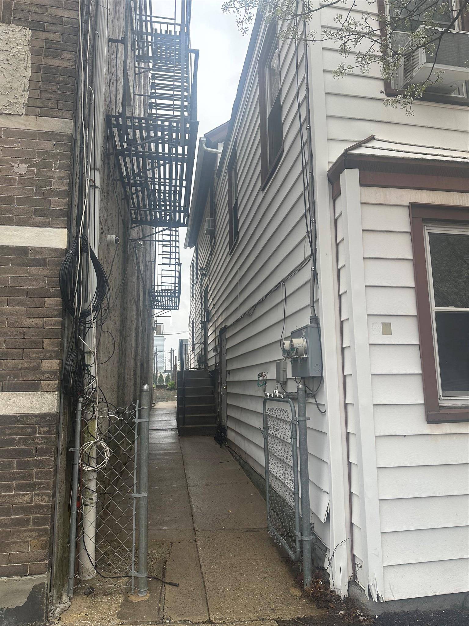 Charming Two Family Home in the Heart of New Rochelle This bright and sunny two family residence is ideally located just steps from New Rochelle s vibrant downtown and the ...